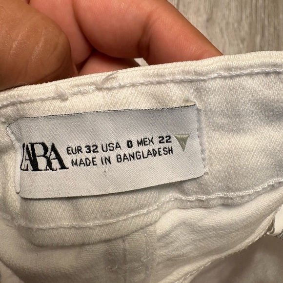 Zara Women's White Frayed Denim Shorts - Picture 5 of 9